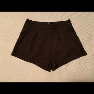 Black pleated shorts SHEIN